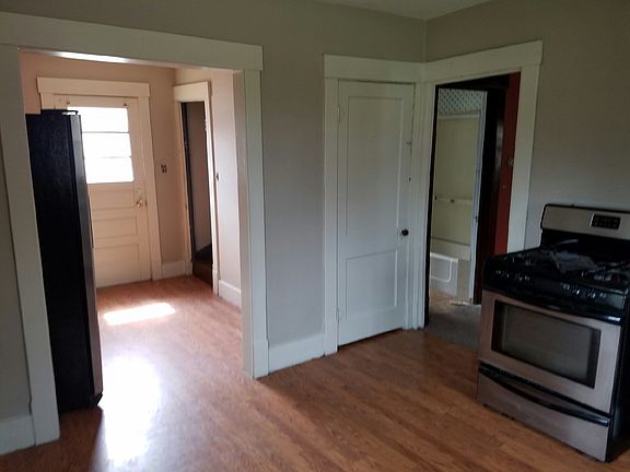 5th image of 925 Water St