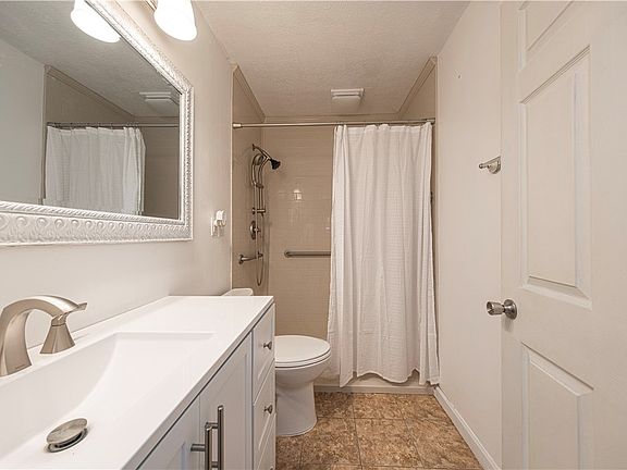 15th image of 23 Walnut St