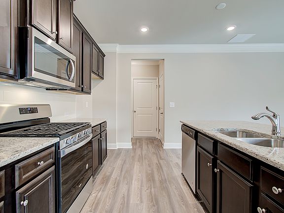 5th image of 608 Auburn Crossing Dr
