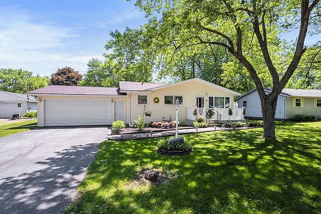 1st image of 1215 Park Dr