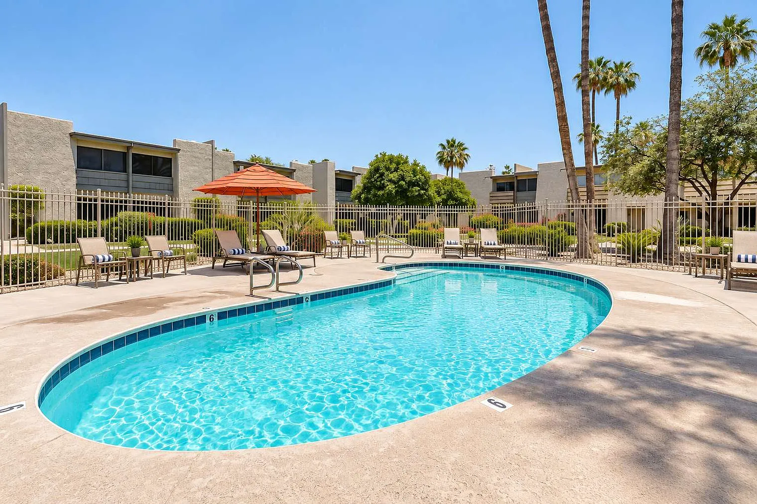 2 bed, 1.0 bath, 979 sqft, $3,492 — Photo 2