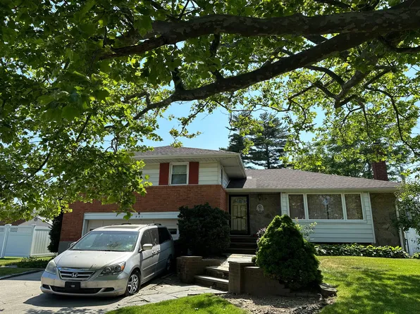931 Westbury Rd, Westbury, NY 11590