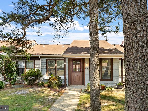 2nd image of 453 Chesterfield Ct