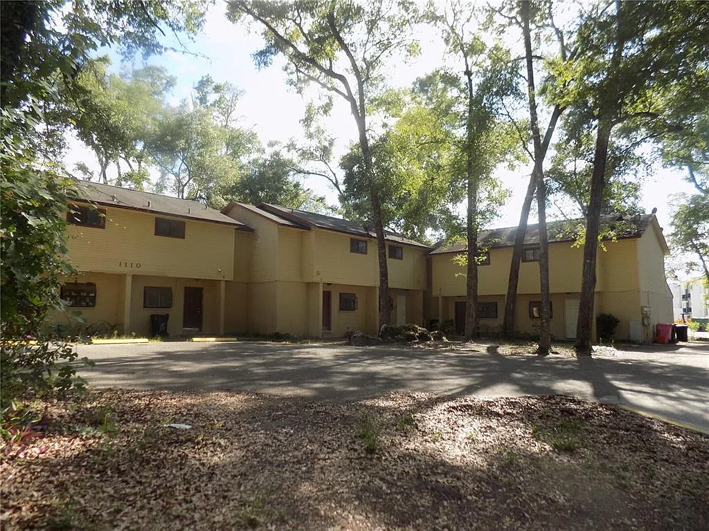 2 bed, 1.5 bath, 1049 sqft, $1,150 — Photo 3