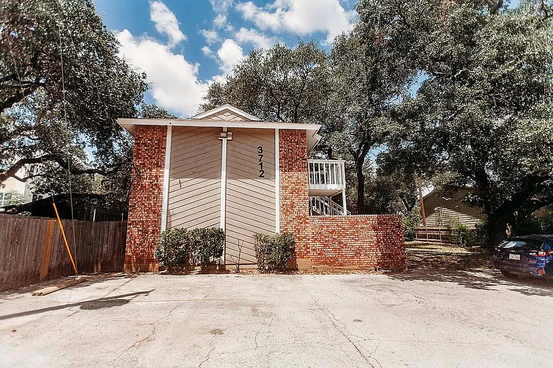 1 bed, 1.0 bath, 400 sqft, $1,000 — Photo 1