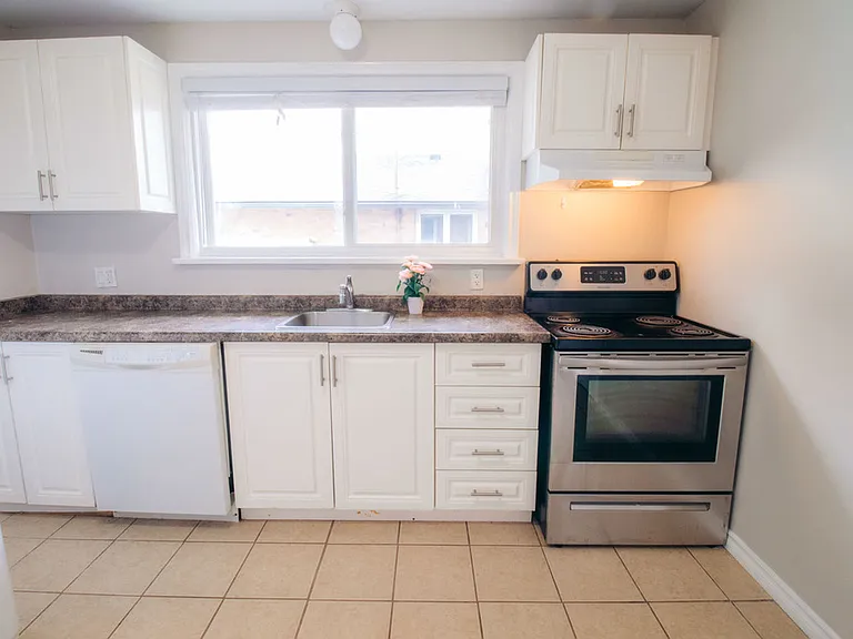 89 Clarendon Ave — Photo 27