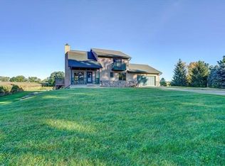 2725 Coffeytown Rd, Cottage Grove, WI 53527