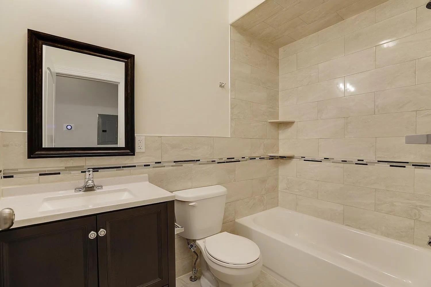3 bed, 1276 sqft, $2,600 — Photo 1