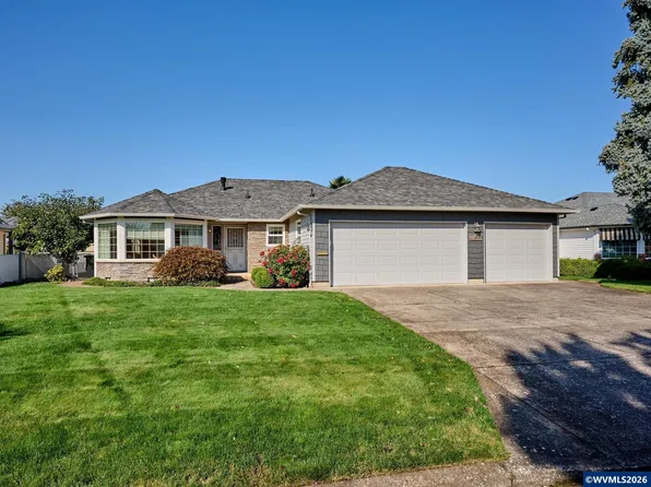 2015 Camellia Way, Woodburn, OR 97071