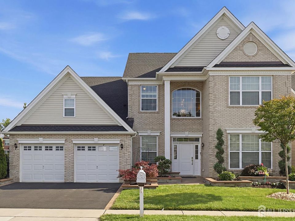 1st image of 19 Whistling Straits Dr