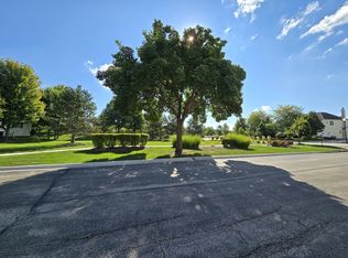 1121 Iron Horse Ct, Elgin, IL 60124