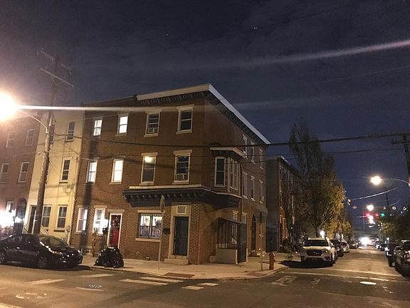 2nd image of 826 W Oxford St