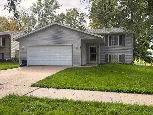 3838 Strathmore Ln SE — Photo 4