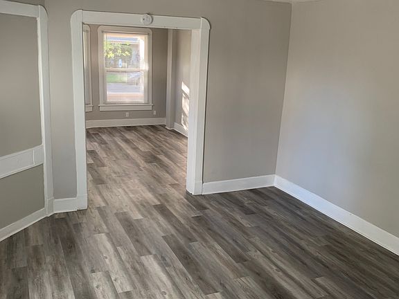 2nd image of 1053 Villa Ave