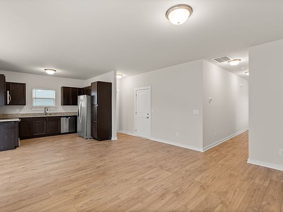 5th image of 317 Winners Cir