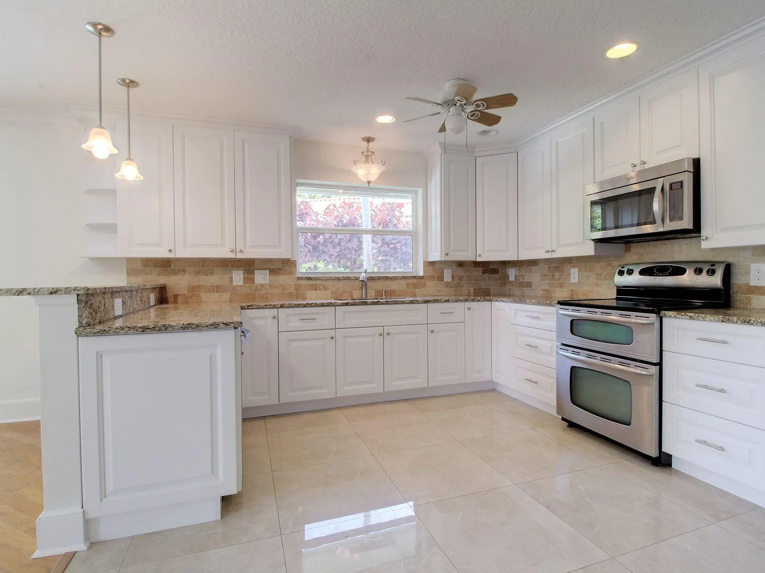 3 bed, 2.0 bath, 1625 sqft, $5,800 — Photo 4
