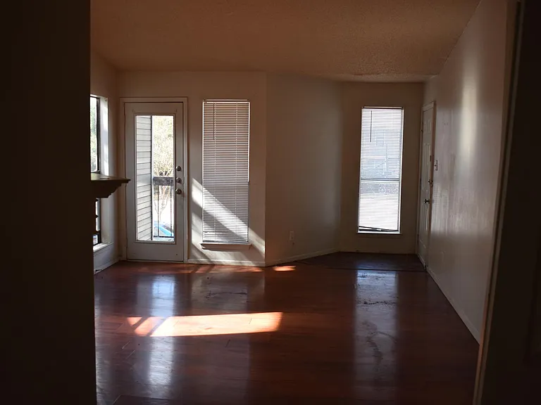 1907 W Loop #D — Photo 3