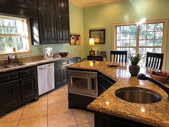 4th image of 2500 Lakewood Cir