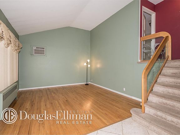 4th image of 134 Midwood Ave