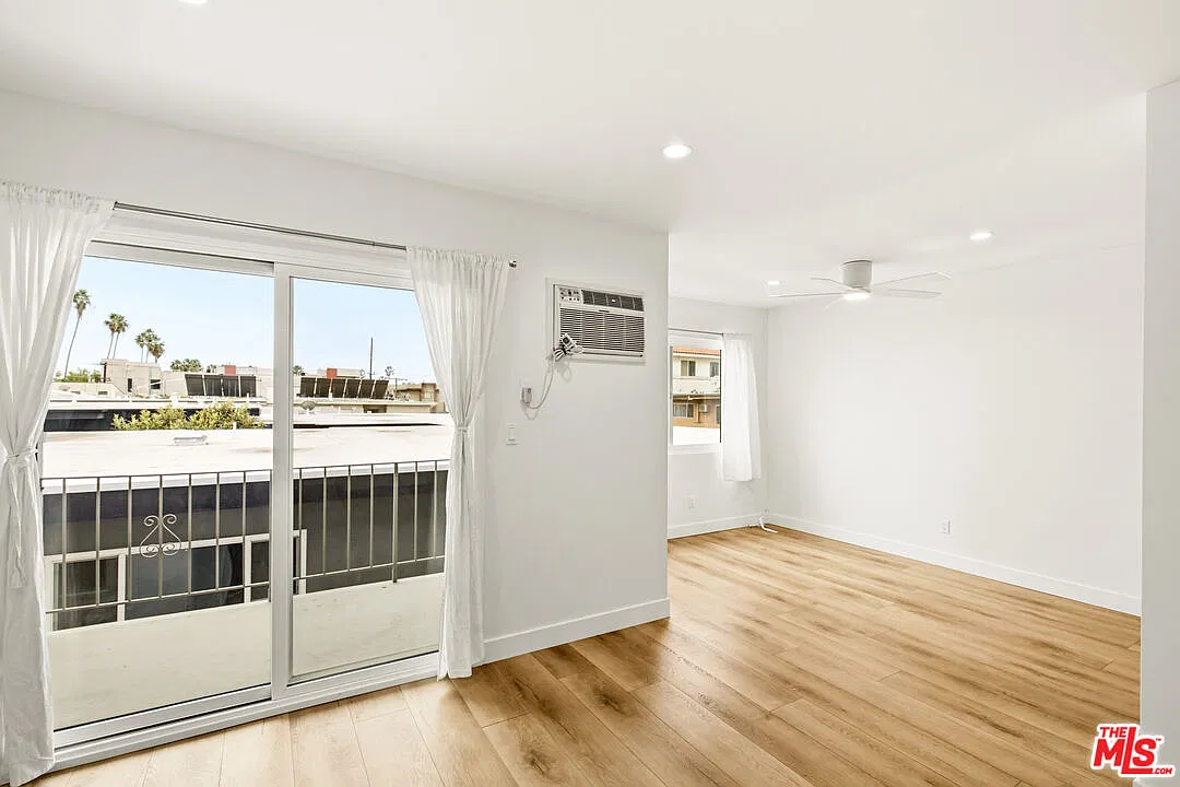 2 bed, 2.0 bath, 1075 sqft, $3,250 — Photo 4
