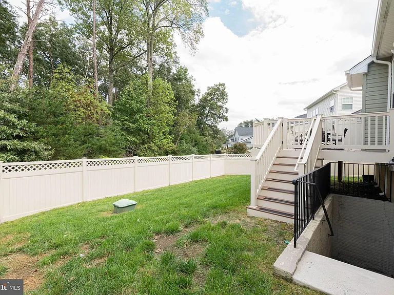 1113 Chevron Rd — Photo 32