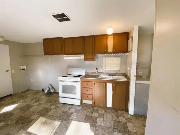 524 Louisiana Ave #16, Bacliff, TX 77518