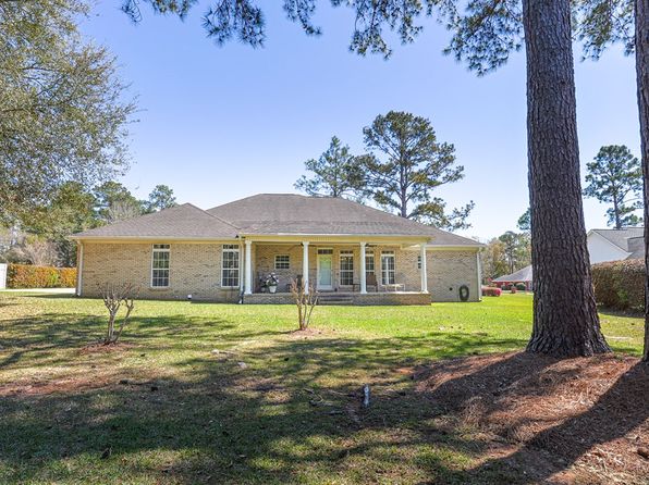 323 Stonegate Dr, Dothan, AL 36305