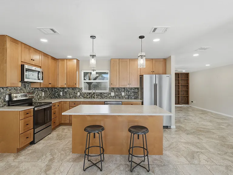 1409 Highland Dr — Photo 12