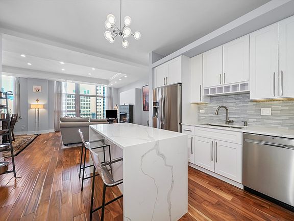 4th image of 212 W Washington St APT 2109
