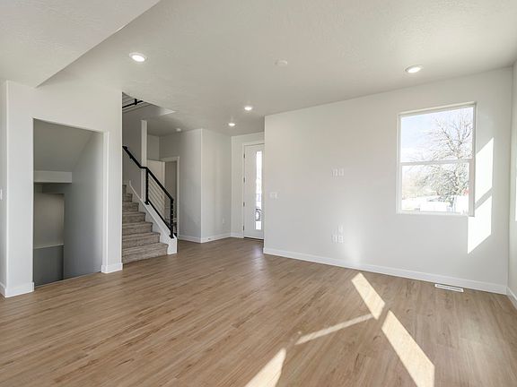 5th image of 228 W Waterstone Cir #10