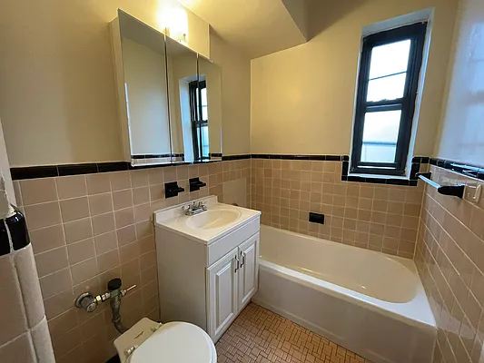 Rented by Contact Realty | media 8