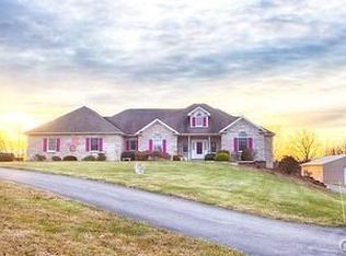 573 W Moorestown Rd, Nazareth, PA 18064