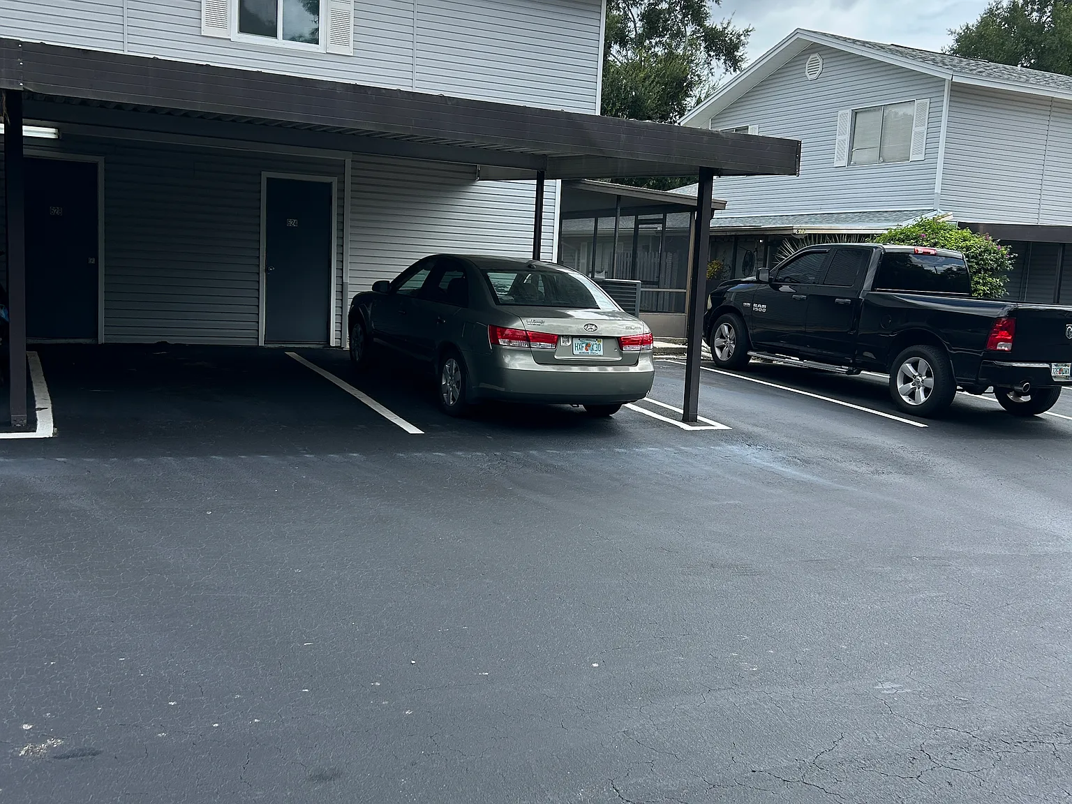 3 bed, 1.5 bath, 1300 sqft, $2,100 — Photo 3