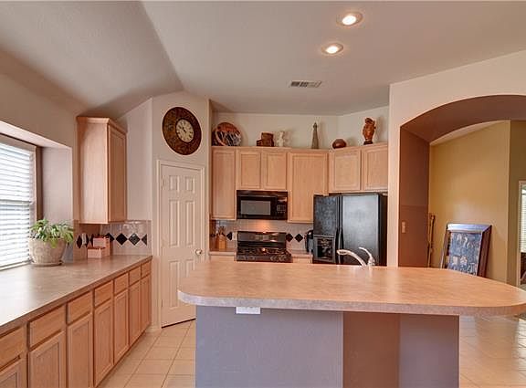 5th image of 3417 Bluegrass Dr