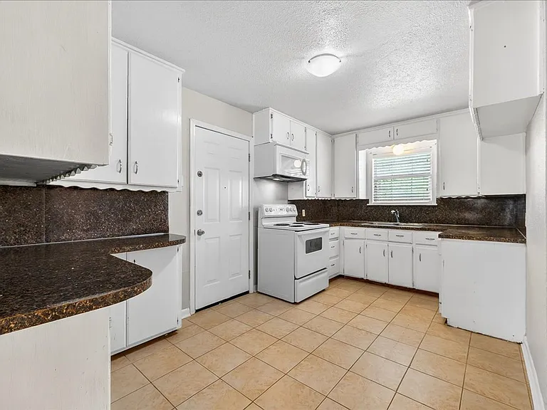 929 Ashland Dr — Photo 12