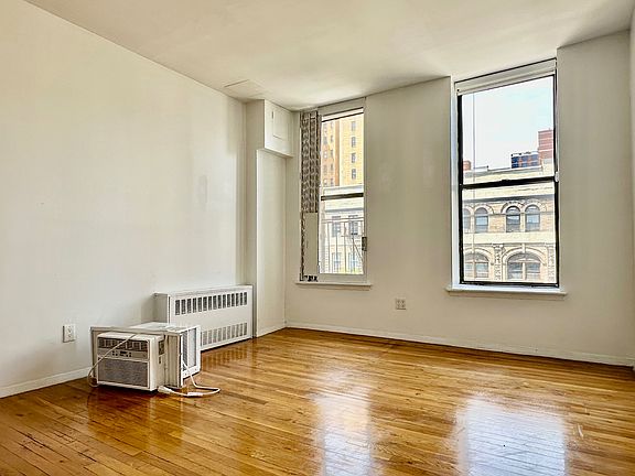 3rd image of 953 Amsterdam Ave APT 5C