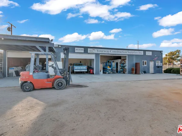 38755 6th St E, Palmdale, CA 93550