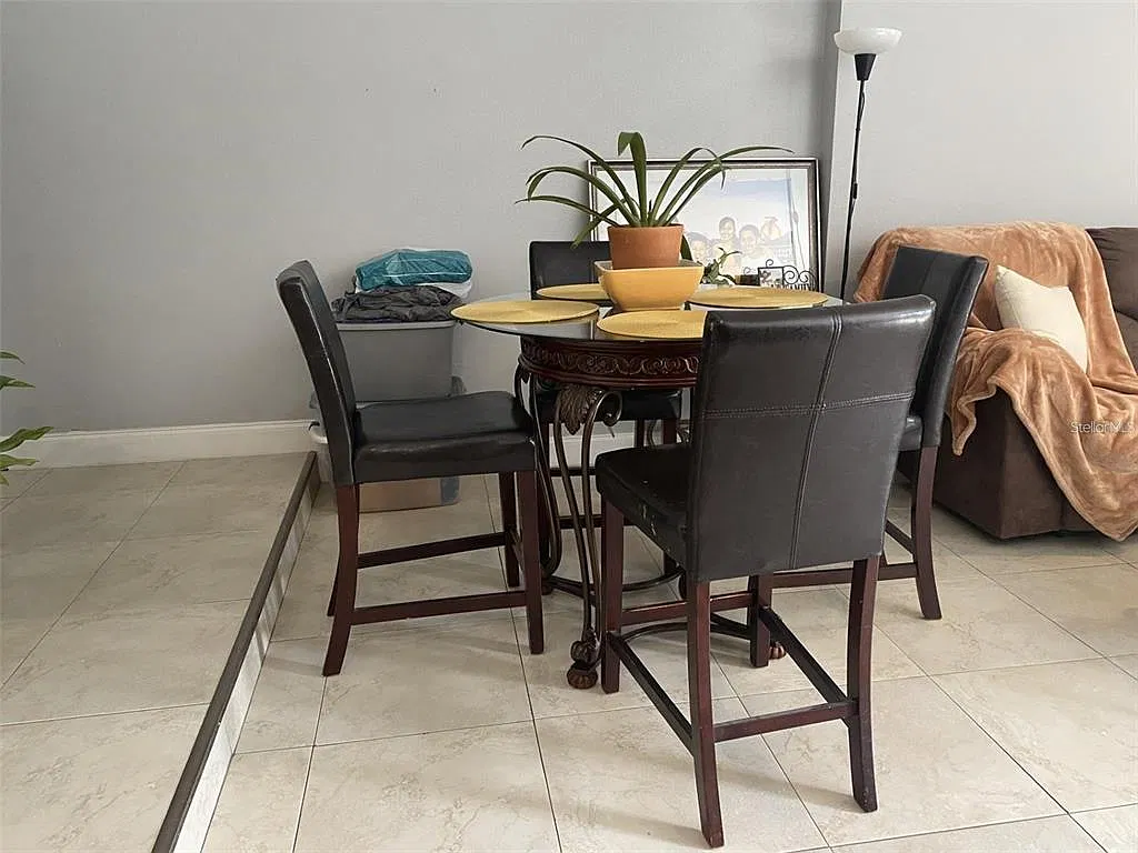 1 bed, 1.0 bath, 890 sqft, $1,300 — Photo 4