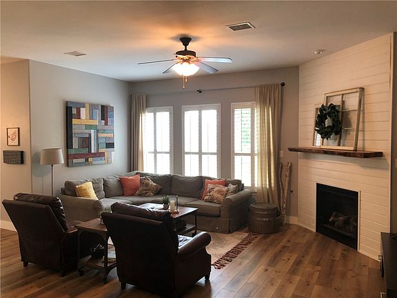 2nd image of 315 Water Oak Dr