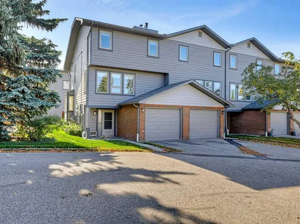 64 N Woodacres Cres SW #5, Calgary, AB T2W 4V6
