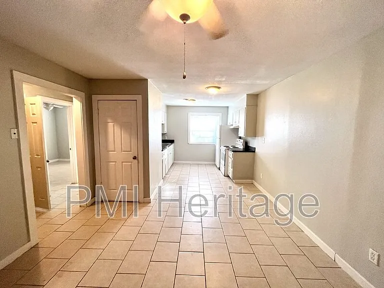 15 W Martin Luther King Jr Blvd #3 — Photo 3
