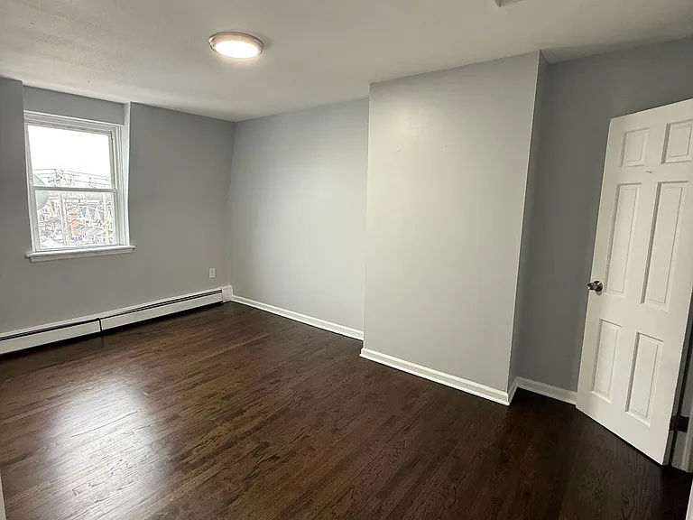 127 Henry St #C — Photo 8