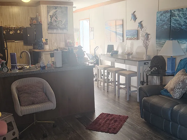719 Lady Bird Ln — Photo 4