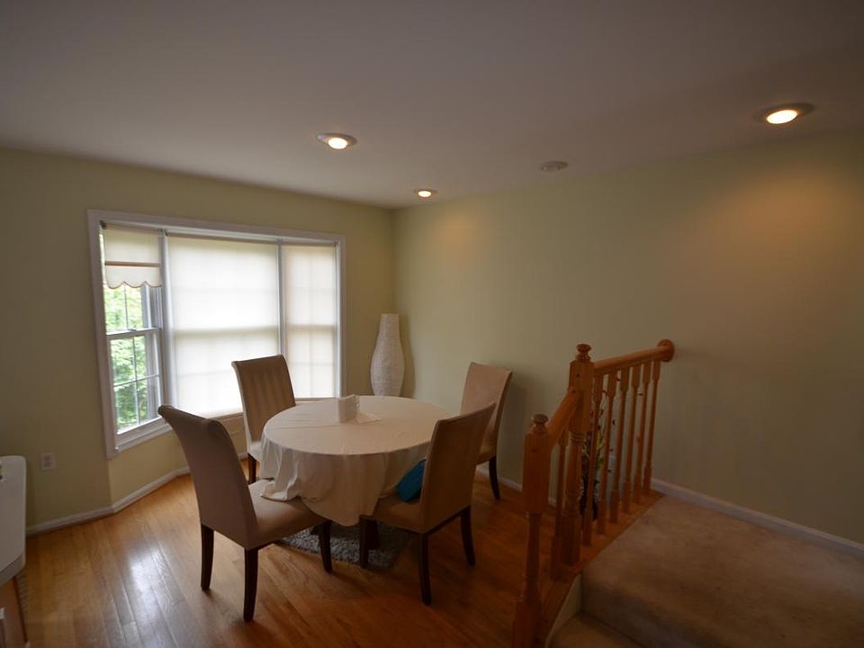 2nd image of 5449 Middlebourne Ln