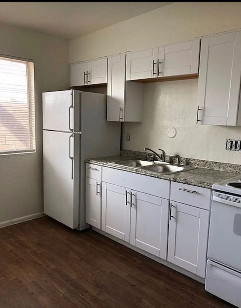 6019 W Alice Ave — Photo 3