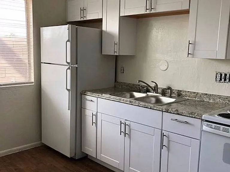 6019 W Alice Ave — Photo 3