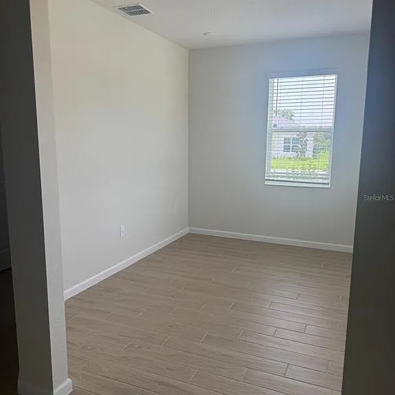 564 Pothos St — Photo 2