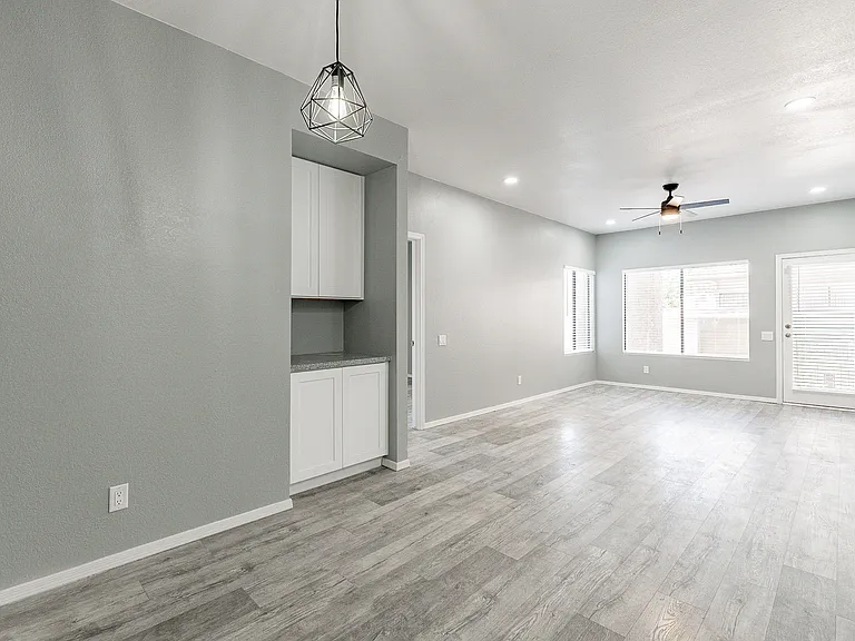 2035 S Elm St #109 — Photo 16