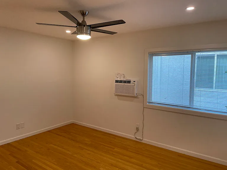 311 Montana Ave #204 — Photo 8