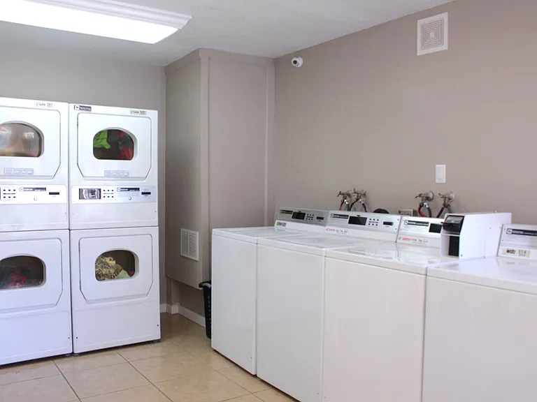 Hesperia Regency Apartments — Photo 31